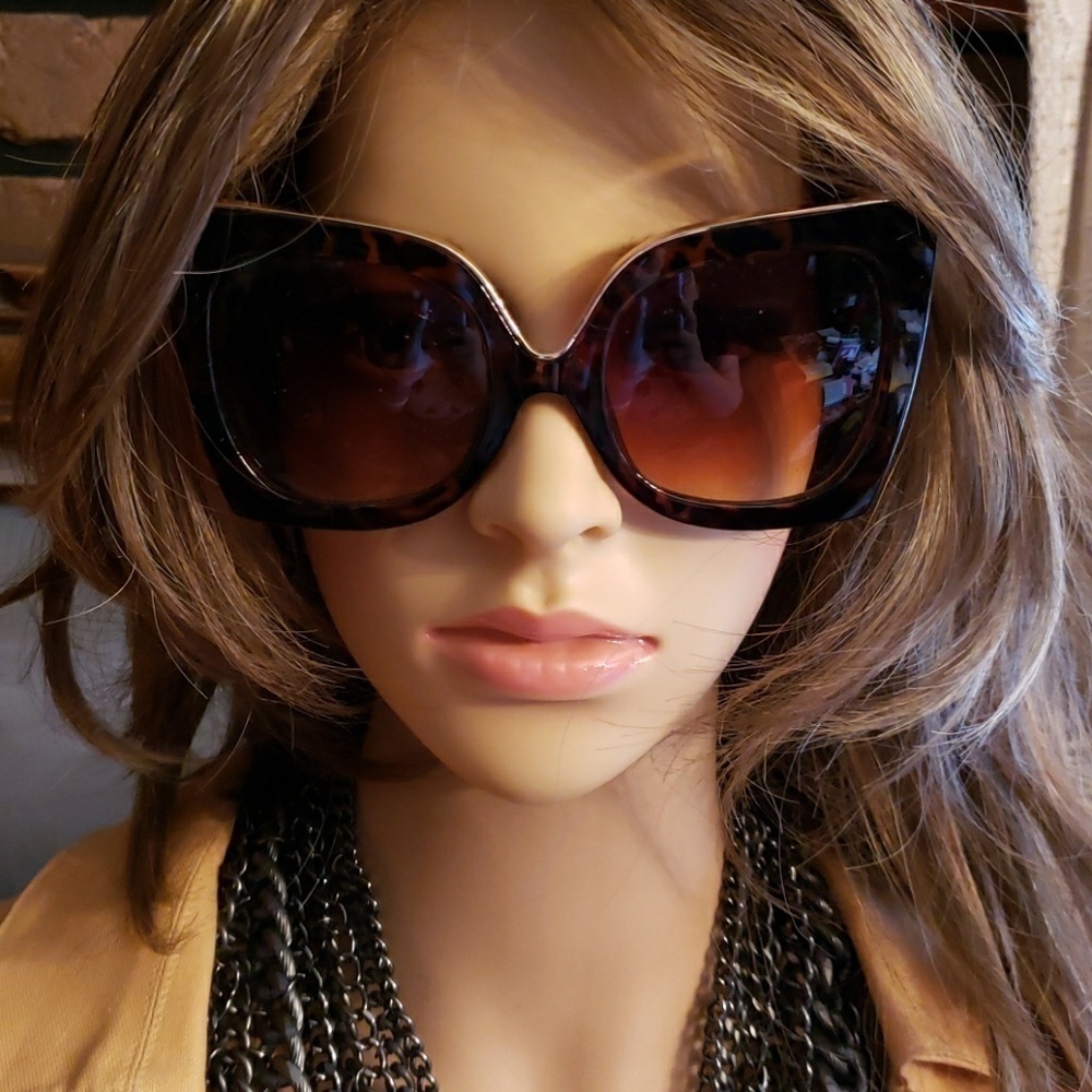 𝅺FASHION  sunglasses.